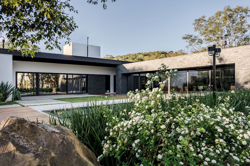 JPP House, Reconciles Architecture and Nature by Zanesco Arquitetura