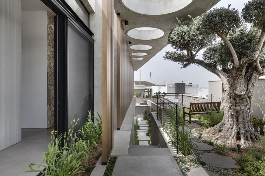 Laid House, an Ultra-modern Home by Dan and Hila Israelevitz Architects