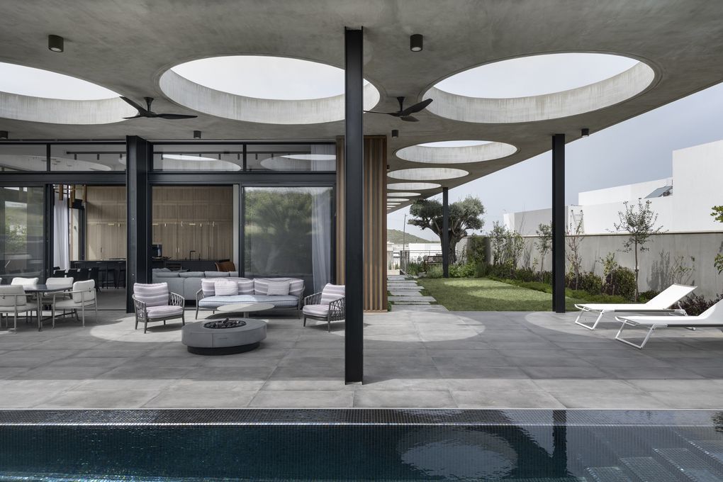 Laid House, an Ultra-modern Home by Dan and Hila Israelevitz Architects