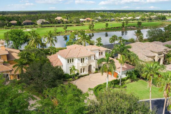 Listed at $5.5 Million, This Breathtaking Home in Naples Florida comes with Elegance and Overwhelming Beauty
