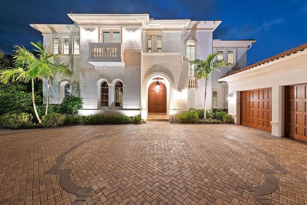3855 Isla Del Sol Way, Naples, Florida is an impressive in the award-winning community of Fiddler's Creek with a breathtaking view of the pool, lake, and golf course.