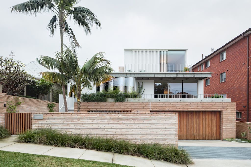 Little Manly House with Contemporary Architecture Design by CHROFI