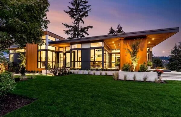 Modern Jewel of Medina, WA Expertly Designed for Flawless Entertainment Hits Market for $5.495M
