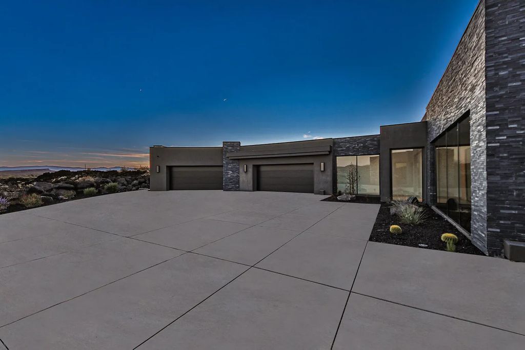2399 N Kiva Trail, Saint George, Utah is a truly one of a kind contemporary estate sits 28 feet above the street below, boasts 360 degree views, including a picture perfect framing of Snow Canyon, Red Mountain, Pine Valley Mountain, Movie Rock, and the Kachina Cliffs.