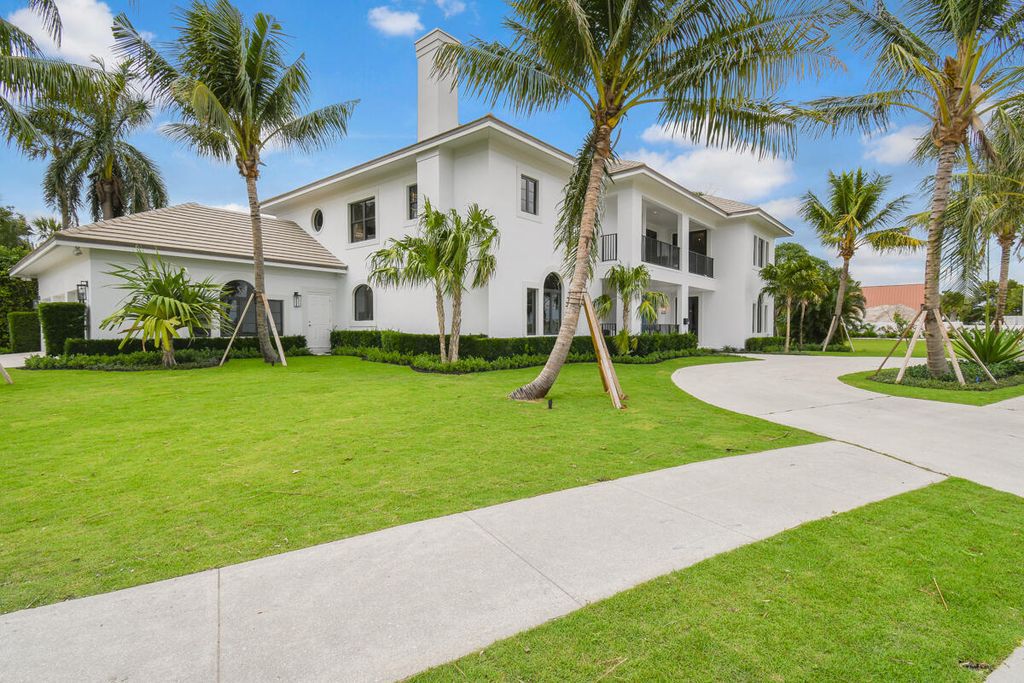 4717 S Flagler Drive, West Palm Beach, Florida is one of the most prominent homes on South Flagler Drive located on an extra-large lot at the corner of Murray Road.