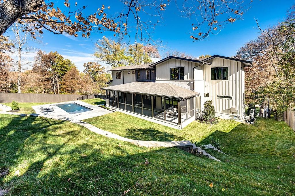 The House in Nashville has a main level master, secondary bedroom, and office along with all the elegant modern touches, now available for sale. This home located at 6523 Currywood Dr, Nashville, Tennessee