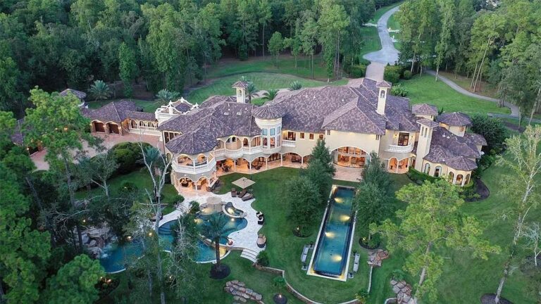 Spectacular Estate on over 20 Acres Resort-like Grounds with over 14,000 SF of Luxurious Living Space in Magnolia Texas
