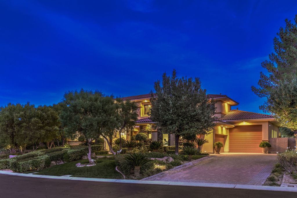 The Villa in Las Vegas, a magnificent estate with stunning oversized infinity edge resort pool, huge hot tub, 2 covered resort style patios, a large hardscape for entertaining, the strip views, city views and mountain views is now available for sale. This home located at 10 Wild Ridge Ct, Las Vegas, Nevada
