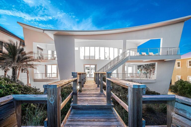 Stunning Home with A Rare 90 Feet of Gulf Frontage Seeks $10,7 Million in Santa Rosa Beach, Florida