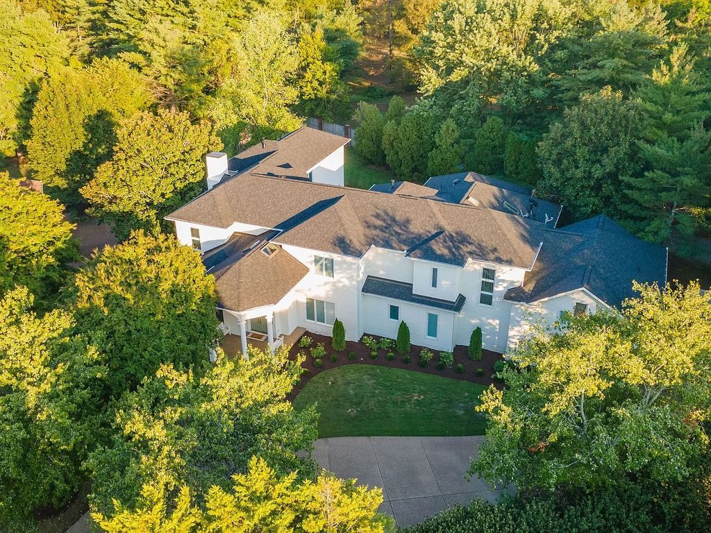 The Estate in Brentwood is a luxurious home situated on a picturesque cul-de-sac and recently added decorative features with chic now available for sale. This home located at 6205 Mapleton Ct, Brentwood, Tennessee; offering 05 bedrooms and 06 bathrooms with 6,442 square feet of living spaces. 
