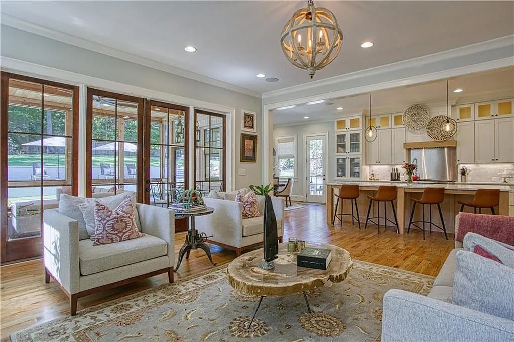 The Estate in Atlanta is a luxurious home beautifully maintained and move-in ready now available for sale. This home located at 3026 W Roxboro Rd NE, Atlanta, Georgia; offering 06 bedrooms and 06 bathrooms with 6,162 square feet of living spaces. 