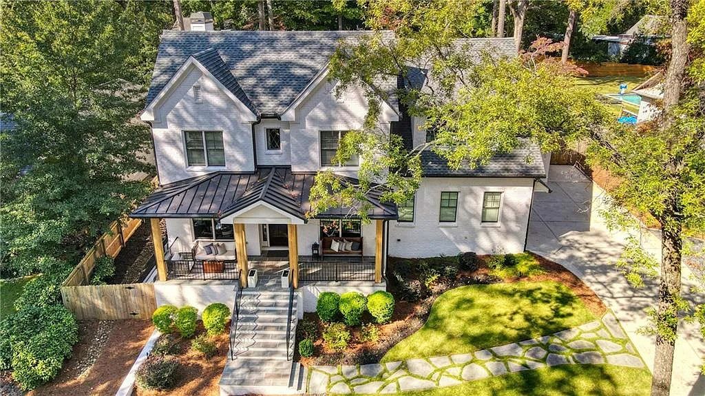 The Estate in Atlanta is a luxurious home beautifully maintained and move-in ready now available for sale. This home located at 3026 W Roxboro Rd NE, Atlanta, Georgia; offering 06 bedrooms and 06 bathrooms with 6,162 square feet of living spaces. 