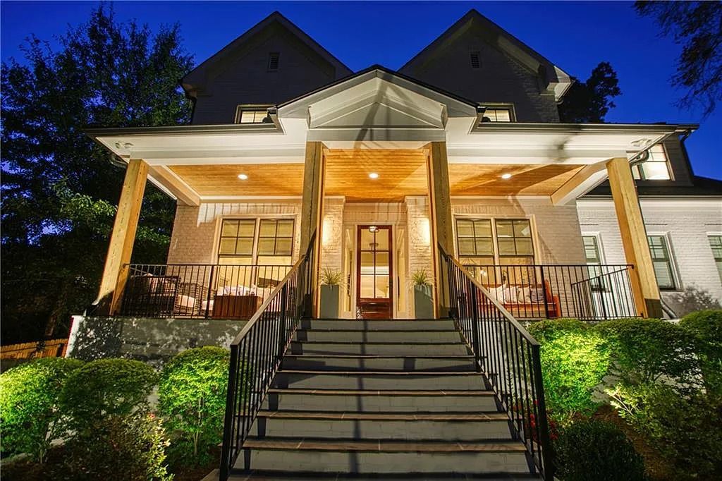 The Estate in Atlanta is a luxurious home beautifully maintained and move-in ready now available for sale. This home located at 3026 W Roxboro Rd NE, Atlanta, Georgia; offering 06 bedrooms and 06 bathrooms with 6,162 square feet of living spaces. 