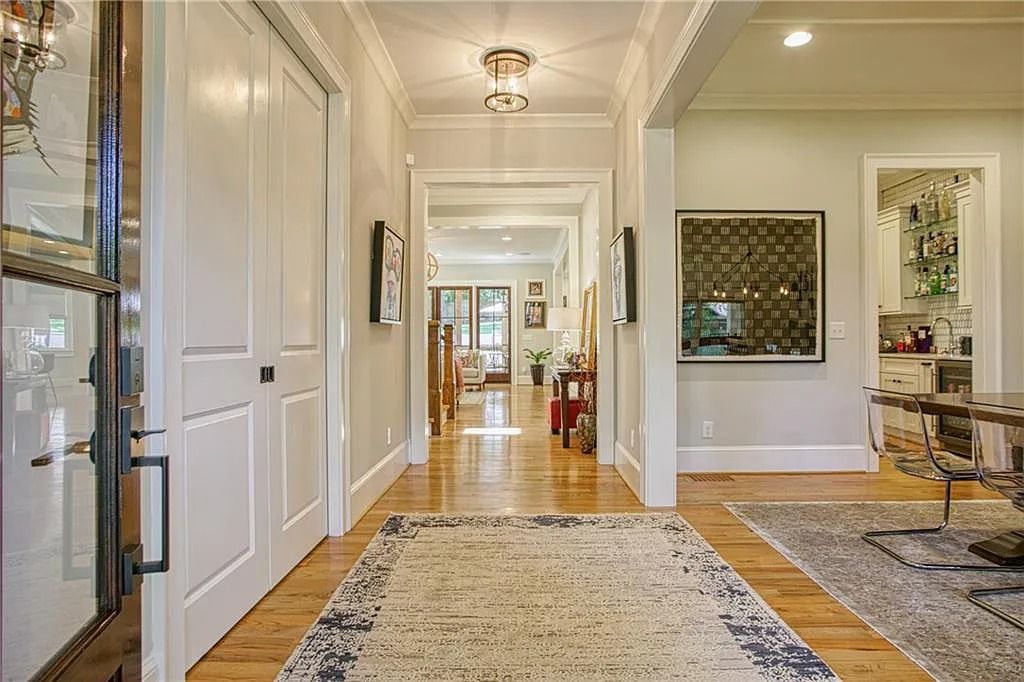 The Estate in Atlanta is a luxurious home beautifully maintained and move-in ready now available for sale. This home located at 3026 W Roxboro Rd NE, Atlanta, Georgia; offering 06 bedrooms and 06 bathrooms with 6,162 square feet of living spaces. 