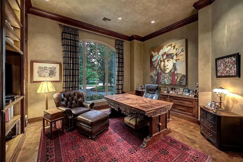 11111 Claymore Road, Houston, Texas is an extraordinary home on an amazing 0.95 acre lot with impressive amenities including temperature controlled wine room for 2200+ bottles, well-equipped kitchen, and more.