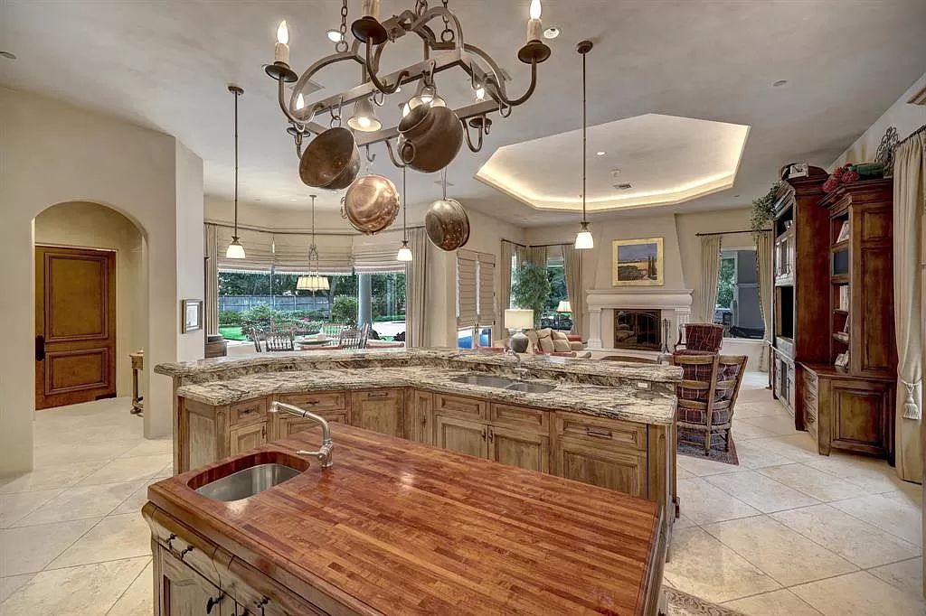 11111 Claymore Road, Houston, Texas is an extraordinary home on an amazing 0.95 acre lot with impressive amenities including temperature controlled wine room for 2200+ bottles, well-equipped kitchen, and more.