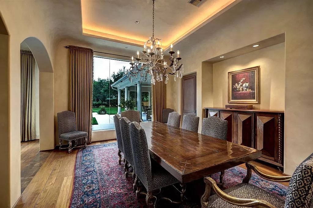 11111 Claymore Road, Houston, Texas is an extraordinary home on an amazing 0.95 acre lot with impressive amenities including temperature controlled wine room for 2200+ bottles, well-equipped kitchen, and more.