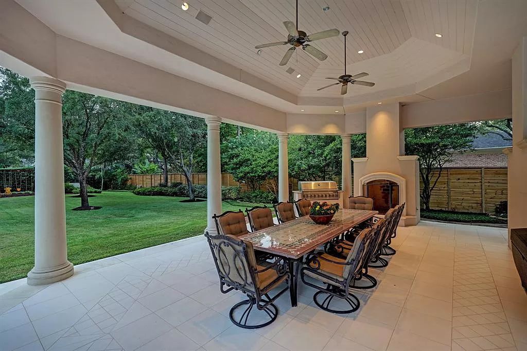 11111 Claymore Road, Houston, Texas is an extraordinary home on an amazing 0.95 acre lot with impressive amenities including temperature controlled wine room for 2200+ bottles, well-equipped kitchen, and more.