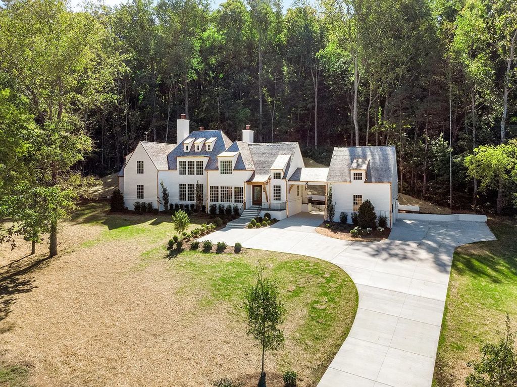 The Estate in Franklin is a luxurious home providing unsurpassed quality with attention to the smallest of details now available for sale. This home located at 3713 Panorama Valley Ln, Franklin, Tennessee; offering 05 bedrooms and 06 bathrooms with 5,200 square feet of living spaces.