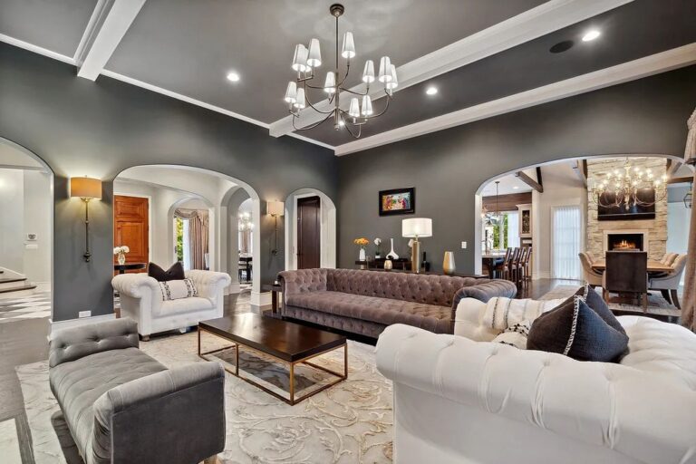 An Unprecedented Resortstyle Living Estate in Burr Ridge, Illinois