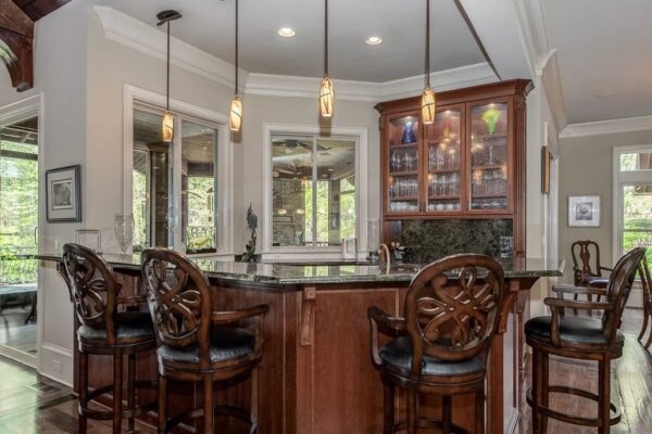 Luxurious Waterfront Gated Estate on 11 Acres in Charlott, North Carolina - Luxury Homes With Private Guest Houses