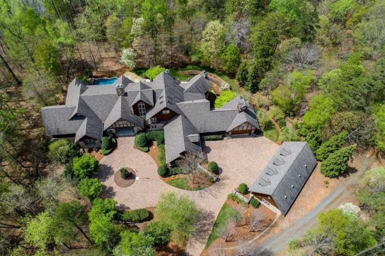 Luxurious Waterfront Gated Estate on 11 Acres in Charlott, North Carolina