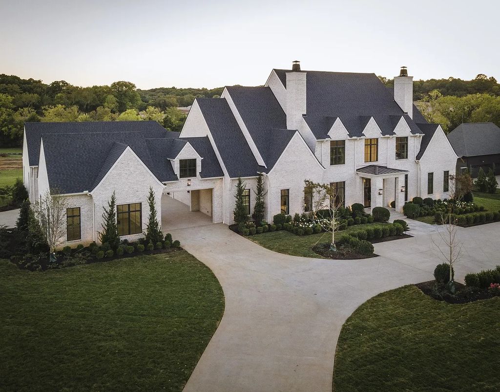 The Estate in Brentwood is a luxurious home of custom interior design and details now available for sale. This home located at 1553 Sunset Rd Lot 5, Brentwood, Tennessee; offering 05 bedrooms and 08 bathrooms with 8,764 square feet of living spaces. 