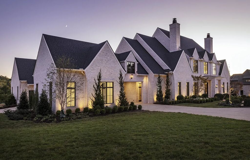 The Estate in Brentwood is a luxurious home of custom interior design and details now available for sale. This home located at 1553 Sunset Rd Lot 5, Brentwood, Tennessee; offering 05 bedrooms and 08 bathrooms with 8,764 square feet of living spaces. 