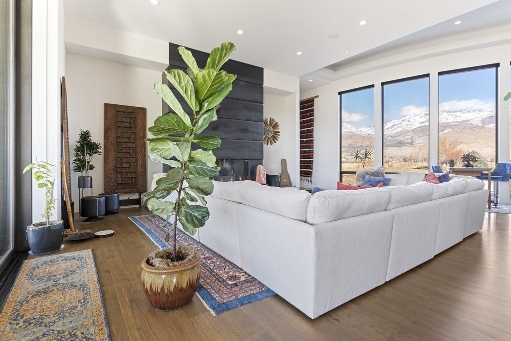 1315 N 6900 E, Huntsville, Utah is truly a one-of-a-kind modern piece of art which gives the owner a sense of unmatched pride while elevating the enjoyment of your living experience to an entirely new level. 