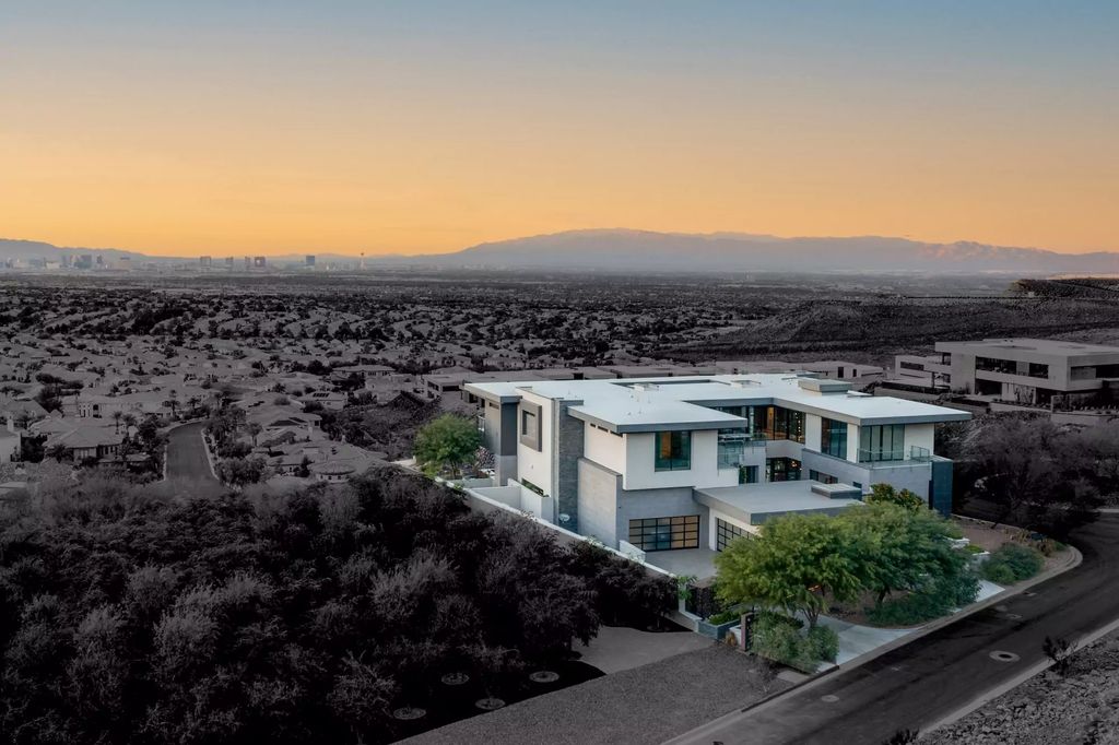 7 Talus Court, Henderson, Nevada is a guard-gated Ascaya property in a location that simply cannot be replicated with Indoor and outdoor appeal have been masterfully blended, seamlessly merging both industrial and natural elements.