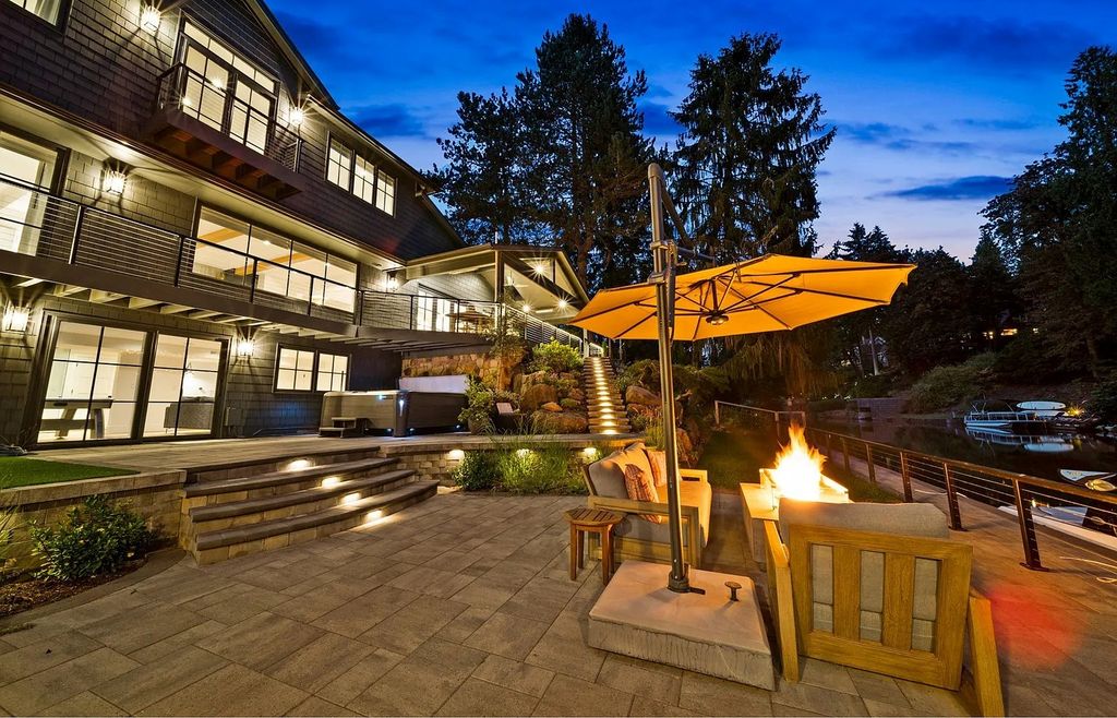 The Estate in Lake Oswego is a luxurious home ideally located on a rare waterfront cul-de-sac with backyard now available for sale. This home located at 17435 Wren Ct, Lake Oswego, Oregon; offering 04 bedrooms and 05 bathrooms with 10,454 square feet of land.