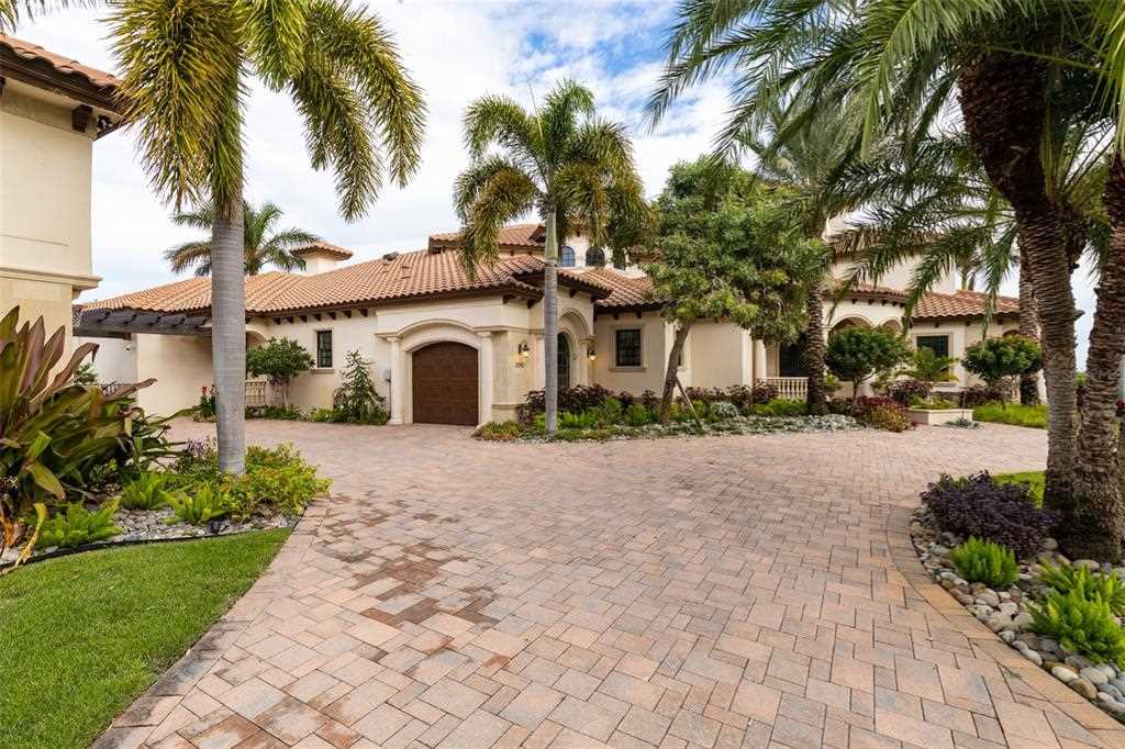 2093 Carolina Ave NE, Saint Petersburg, Florida is a luxury residence built by Campagna Homes situated on two lots with direct access to the open waters of Tampa Bay only 15 miles to our world renowned St Pete Beach. 