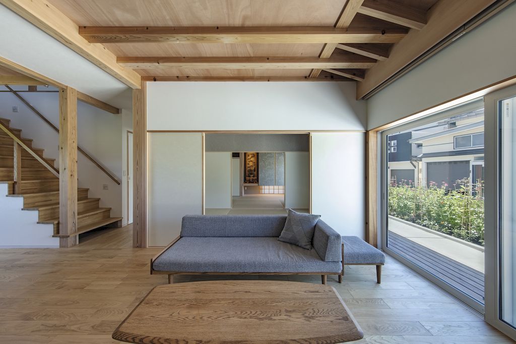 Villa UONUMA embodies intimacy and openness by Tsutsumi & Associates