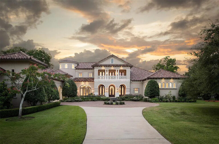 Listed At $4.5 Million, This Auspicious Expansive Italianate Villa In Sugar Land Texas Offers All Modern Luxury Living With High End Appliances