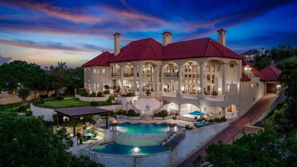 Listed For $7.95 Million, This Majestic Lake Travis Waterfront Estate In Austin Makes You Overwhelm With Exquisite Finish Out And Panoramic Lake Views