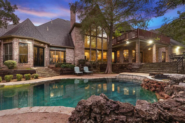 This $2.35 Million Extraordinary Home in Grapevine Hiddens In Dense Trees With Fully Equipped Interiors For Entertainment And Recreation Space