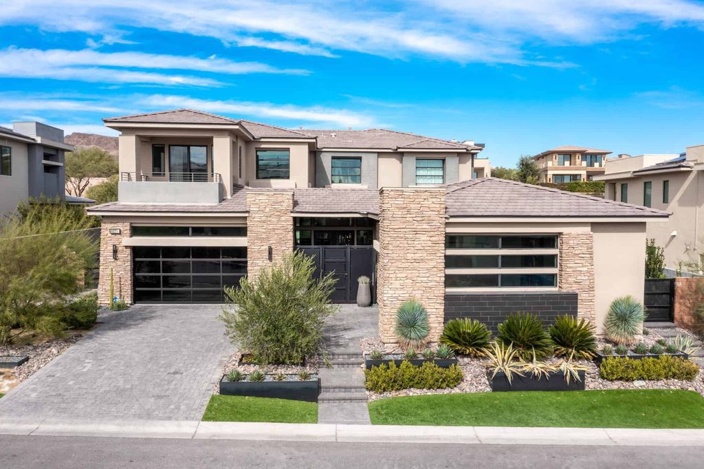 A-Designer-Dream-Home-with-A-Thoughtfully-Designed-Open-Floor-Plan-in-Las-Vegas-is-Selling-for-3.7-Million-15