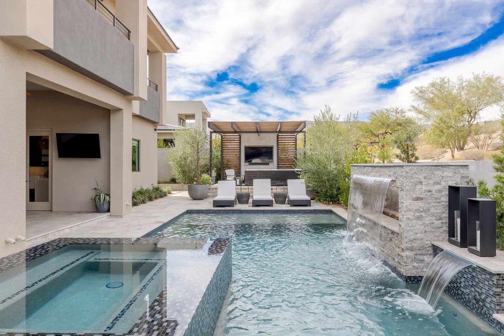 A-Designer-Dream-Home-with-A-Thoughtfully-Designed-Open-Floor-Plan-in-Las-Vegas-is-Selling-for-3.7-Million-27