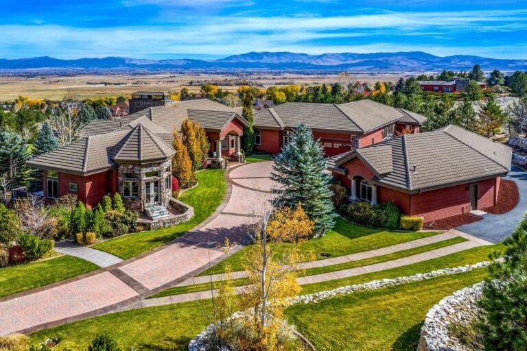 A Majestic Home with Panoramic Desert Vistas Backing to Stunning Mountain Peaks Aims $4.95 Million in Gardnerville, Nevada
