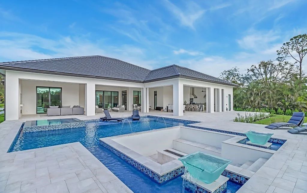 5750 Spanish Oaks Lane, Naples, Florida is a private gated community, with a large outdoor living space and full equipment. With estate on 2.27 acres and a location close to beaches, restaurants, the interstate, and the Ritz Carlton, this home has it all and will not last.
