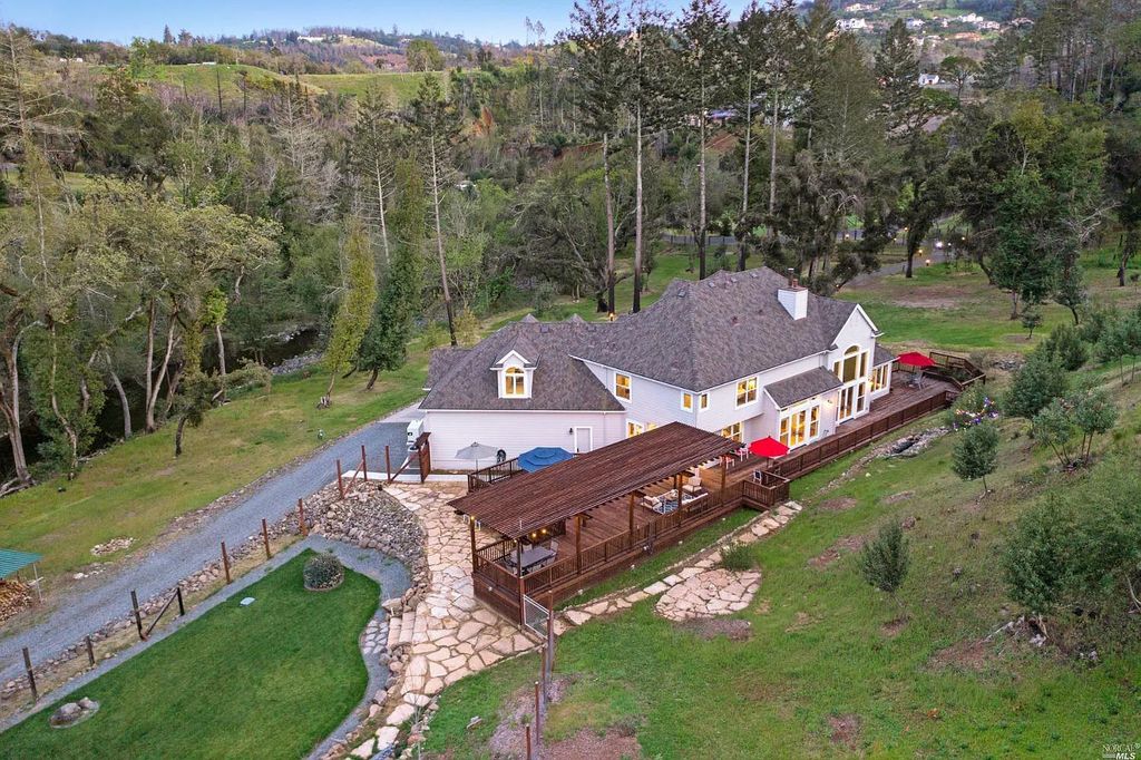 1025 Quietwater, Santa Rosa, California is a beautiful home on private nature-preserve designed for comfortable living and easy year-round entertaining inside and out. 