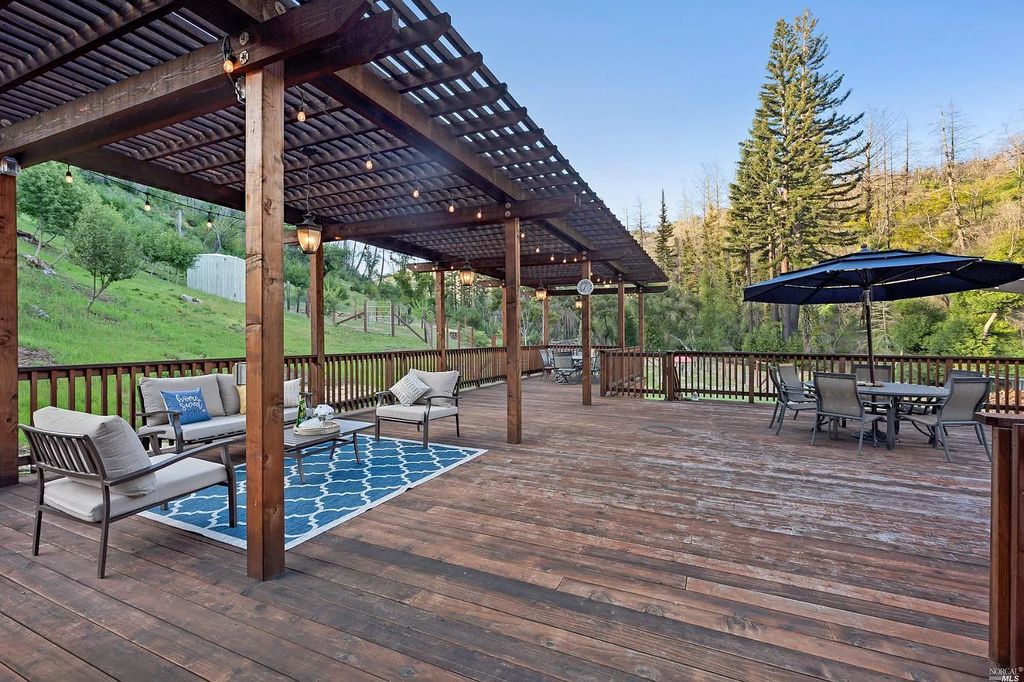 1025 Quietwater, Santa Rosa, California is a beautiful home on private nature-preserve designed for comfortable living and easy year-round entertaining inside and out. 