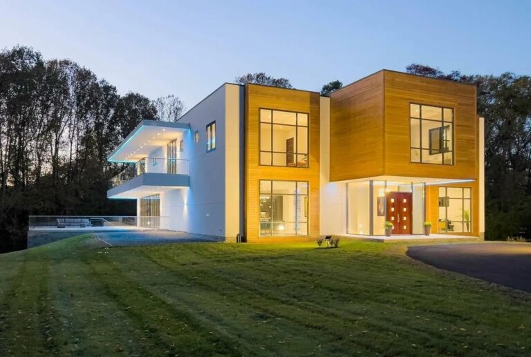 Absolutely Magnificent, Oneofakind and Newly Constructed European