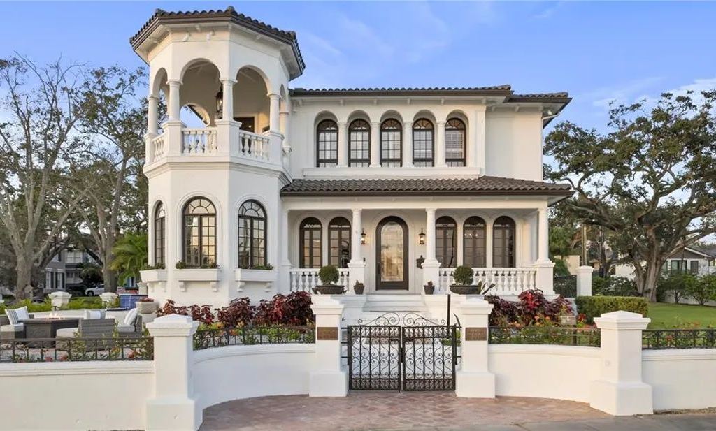 An-Elegantly-Exquisite-Estate-on-Iconic-Bayshore-Boulevard-in-Tampa-on-The-Market-for-The-First-Time-with-Asking-Price-6.3-Million-1