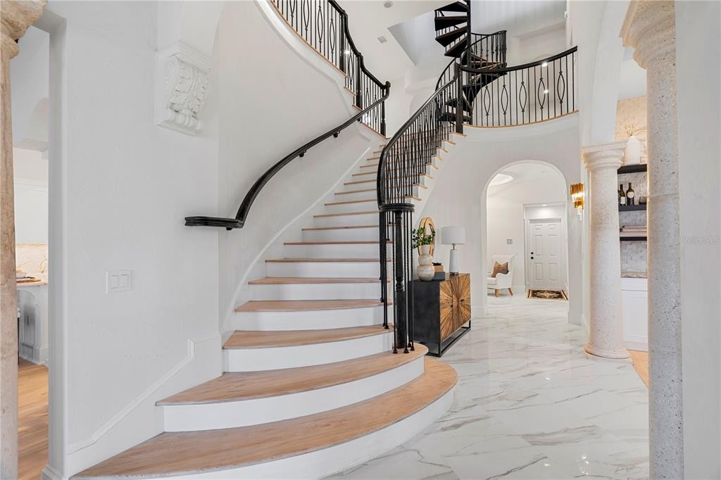 An-Elegantly-Exquisite-Estate-on-Iconic-Bayshore-Boulevard-in-Tampa-on-The-Market-for-The-First-Time-with-Asking-Price-6.3-Million-10