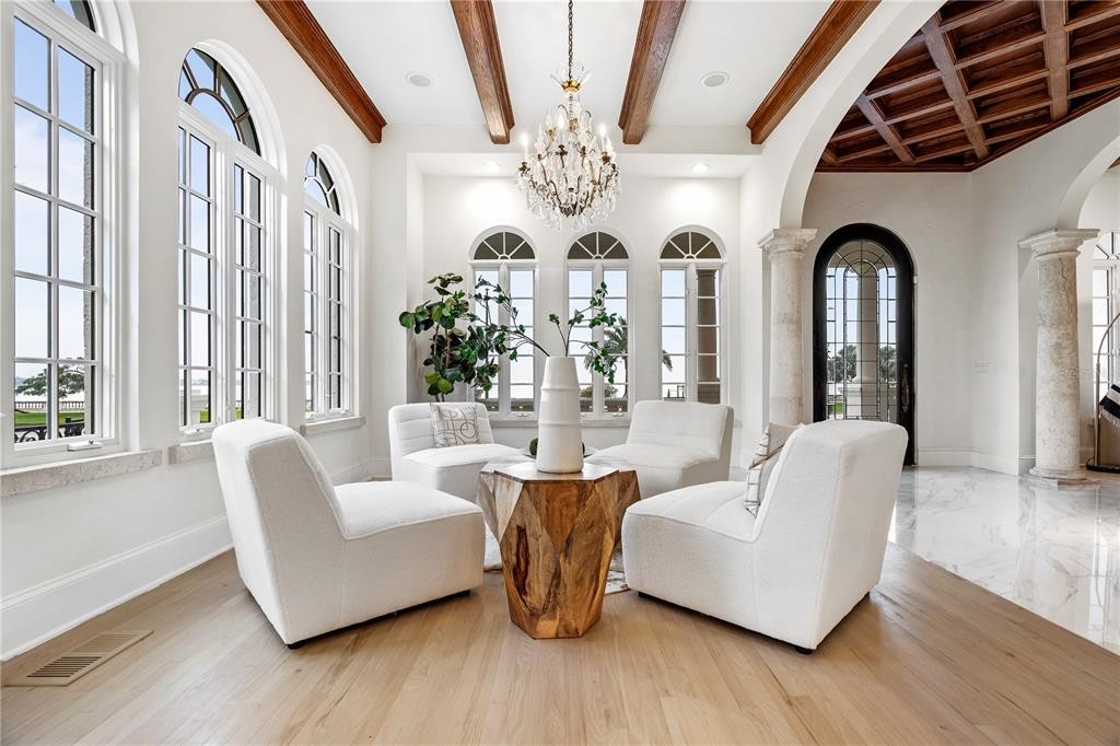 An-Elegantly-Exquisite-Estate-on-Iconic-Bayshore-Boulevard-in-Tampa-on-The-Market-for-The-First-Time-with-Asking-Price-6.3-Million-5
