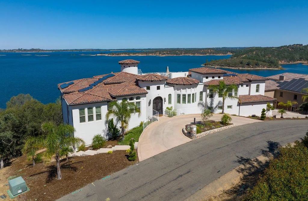61 Guadalupe Drive, El Dorado Hills, California is a stunning residence nestled amongst the oaks and granite outcroppings provides endless skylines & breathtaking water views.