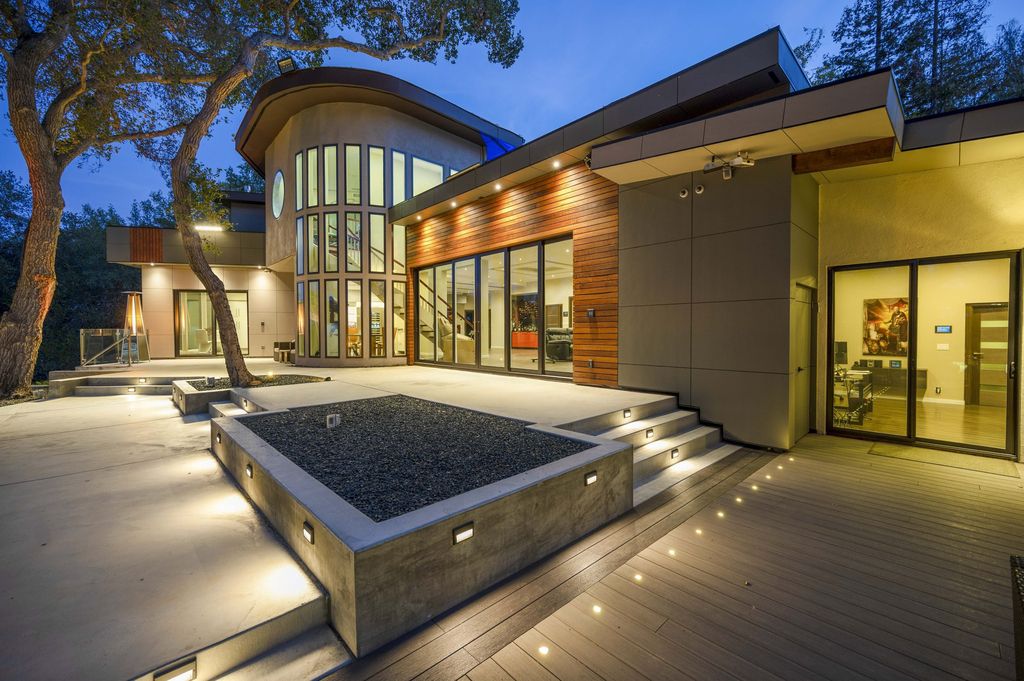 11195 Hooper Lane, Los Altos Hills, California is is the epitome of modern development with finest features; sleek lines, tiered ceilings, mood lighting, zoned heating AC, premium appliances and smart home tech, the finishes are 2nd to none.