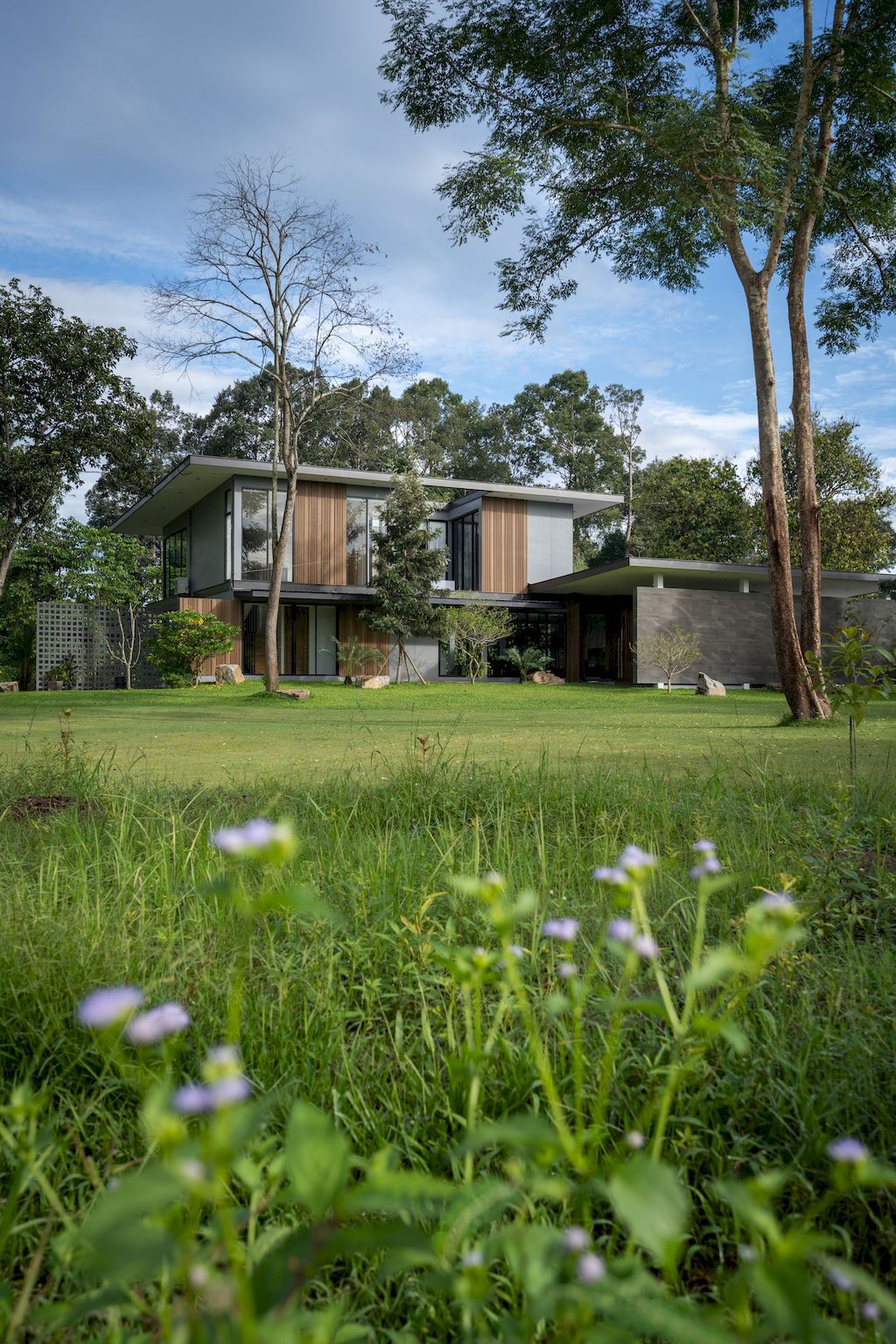 Baan Nakhonnayok Riverside House in Thailand BY Sata Na Architect