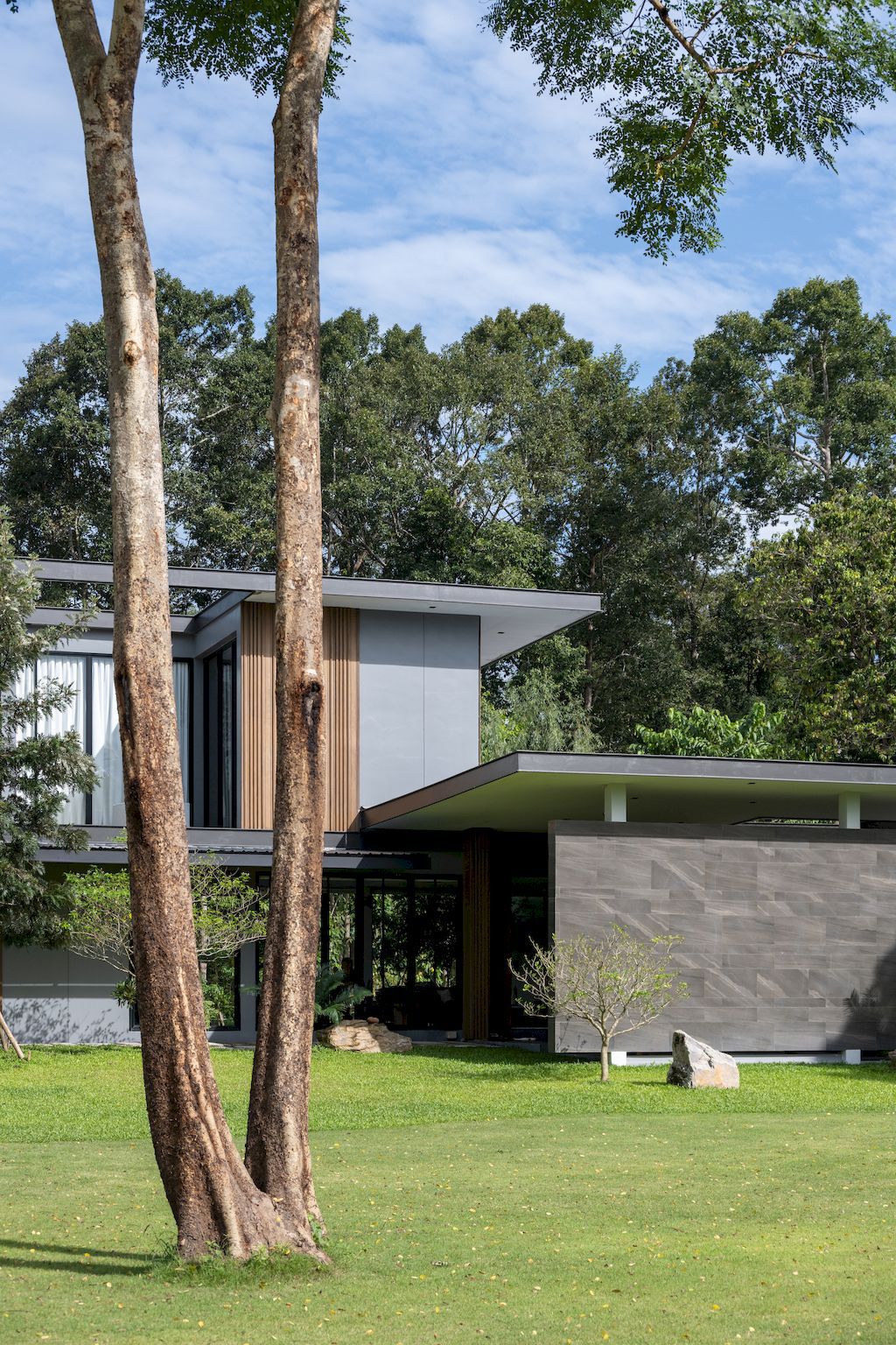 Baan Nakhonnayok Riverside House in Thailand BY Sata Na Architect